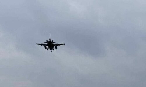 Na Slovensku pristáli ďalšie dve stíhačky F-16, už ich máme „doma“ päť – VIDEO