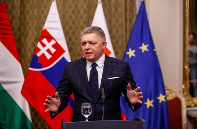 374341_678fac333e372207937437-1-640x420.jpg Fico na oslavách oslobodenia Bratislavy spomenul referendum o zbrojení, kritizoval veľvyslancov EÚ za neprítomnosť