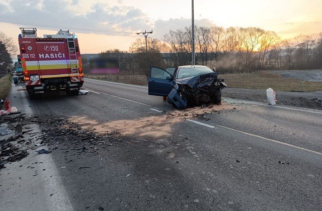 375078_nehodanamestovpo2.jpg Tragická nehoda medzi Námestovom a obcou Klin, čelná zrážka si vyžiadala život 53-ročného muža – FOTO