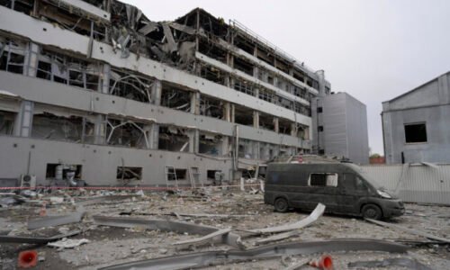 376105_russia_ukraine_war_17223-640x420.jpg Ruský raketový útok na Kyjev poškodil priestory televíznych vysielateľov – FOTO