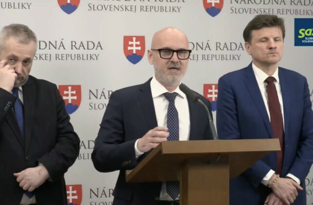 378700_sni-mka-obrazovky-2025-04-09-o-15.58.02-640x420.jpg Liberáli obviňujú vládu z vyhýbania sa ekonomickým problémom, Hlina hovorí o mafiánskom štáte – VIDEO