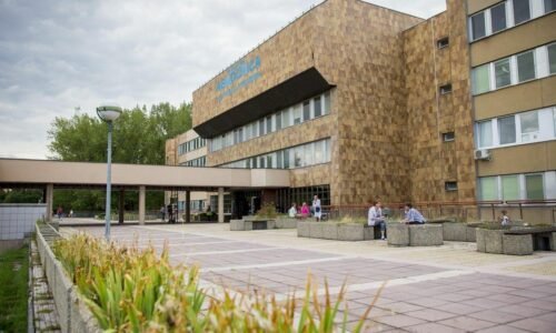 Muž s mečom sa v nemocnici na Antolskej v Petržalke vyhrážal personálu zabitím Muž s mečom sa v nemocnici na Antolskej v Petržalke vyhrážal personálu zabitím