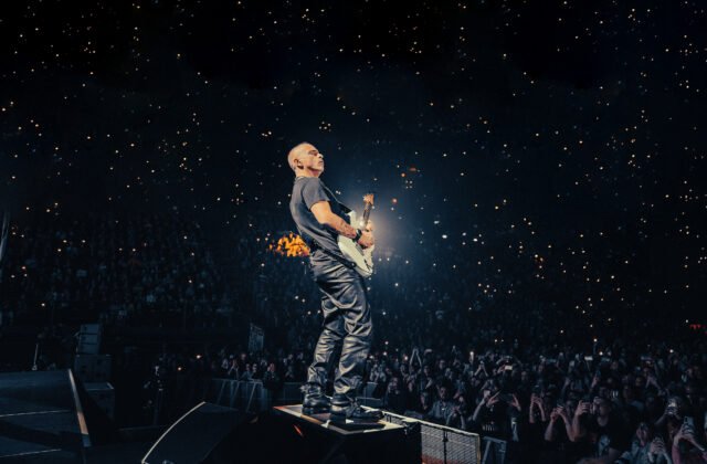 384268_eros-ramazzotti_photo-640x420.jpg Eros Ramazzotti sa vracia! Talianska megahviezda oznamuje svetové turné, Bratislava bude pri tom!