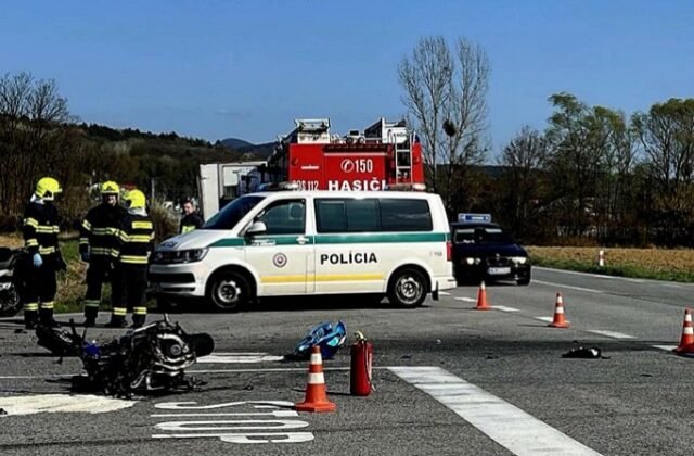 387028_nehoda2vranov-640x420.jpg Vranovská polícia hľadá svedkov tragickej nehody, zrážku s dodávkou neprežil mladý motocyklista – FOTO