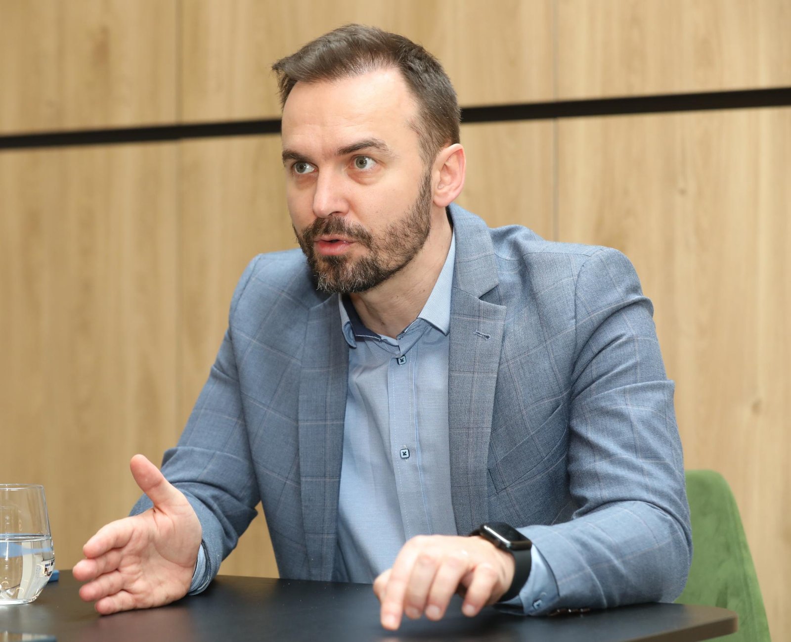 Fico a Pellegrini svojimi krokmi odštartovali predvolebnú kampaň, tvrdí Šipoš