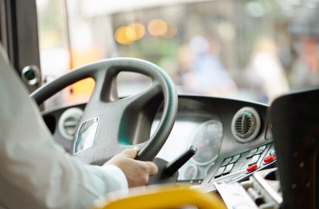 389330_sofer-autobusu-640x420.jpg Šofér autobusu ukradol šesť eur a prišiel o dôchodok 74-tisíc eur