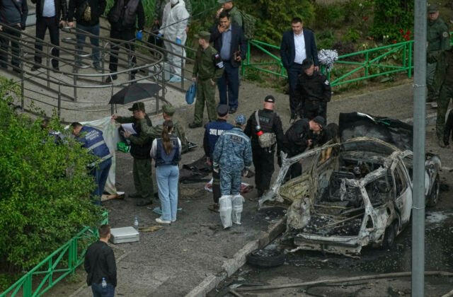 396965_russia_car_bomb_42083-640x420.jpg FSB oznámila, že zadržala muža podozrivého zo zabitia ruského generála pri výbuchu auta