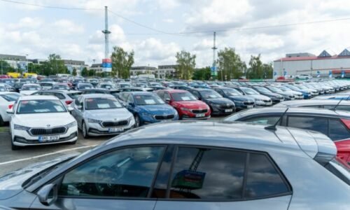 399306_auta-640x420.jpg V reakcii na rast životných nákladov AAA AUTO vyzýva zákazníkov: požiadajte o individuálnu zľavu pri nákupe auta