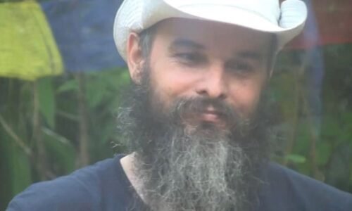 Hezky si to přej a s Járou se setkáš. Odsouzený guru působí v tichosti dál, vydělal miliony