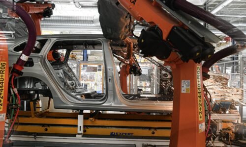 Pilier ekonomiky sa otriasa v základoch. Pád priemyslu už nedokázali zvrátiť ani automobilky a Duslo