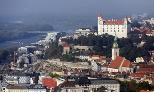 S&P ponechala Slovensku rating A+, zhoršila však výhľad na negatívny pre globálne riziká S&P ponechala Slovensku rating A+, zhoršila však výhľad na negatívny pre globálne riziká