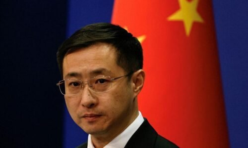 Peking odmietol tvrdenie Zelenského, že Čína dodáva zbrane Rusku