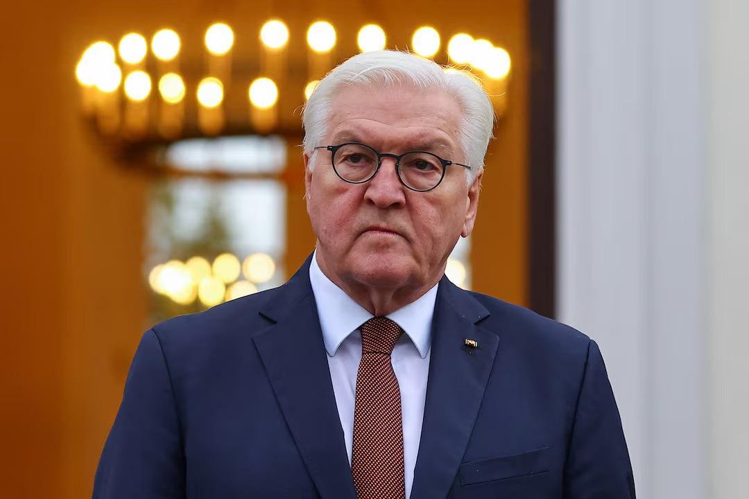 Európska armáda by nebola adekvátnou náhradou za NATO. Aliancii máme za čo ďakovať, tvrdí nemecký prezident