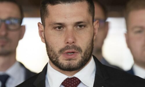 Nepochybujeme o tom, že peniaze pre „neziskovky“ sú zneužívané na politický boj, tvrdí Glück