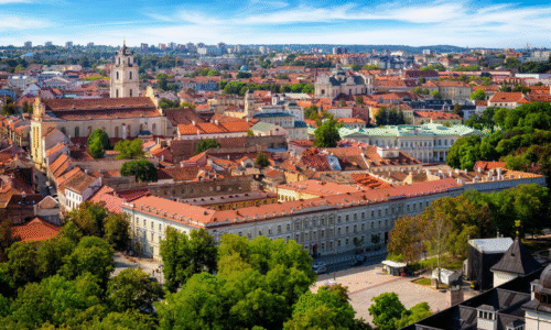 Litva obviňuje Rusko a Bielorusko z viacerých útokov vo Vilniuse. Chcú vyvolať konflikty, tvrdí tajná služba