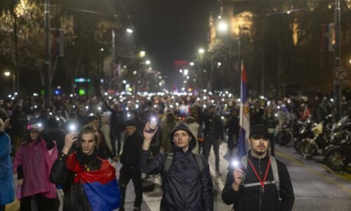 Chorvátsko odsúdilo vyhostenie svojich občanov zo Srbska pre podporu protivládnych protestov