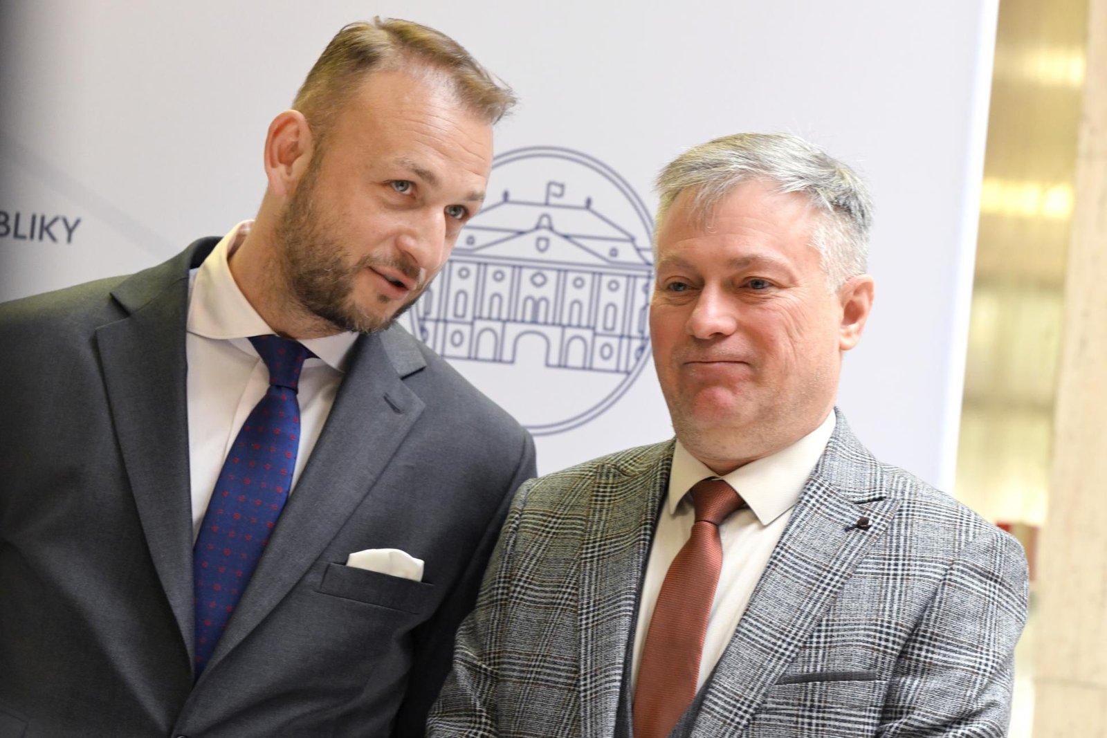 Aktuálne nemáme podozrenie na ďalšie rozšírenie slintačky, oznámil Šutaj Eštok. Zriadia sa kontrolné tímy Aktuálne nemáme podozrenie na ďalšie rozšírenie slintačky, oznámil Šutaj Eštok. Zriadia sa kontrolné tímy