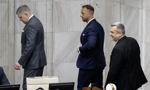 Fico ďalej spomína predčasné voľby. Problém už nemusí byť iba Danko, hrozí aj od ďalšieho poslanca Fico ďalej spomína predčasné voľby. Problém už nemusí byť iba Danko, hrozí aj od ďalšieho poslanca