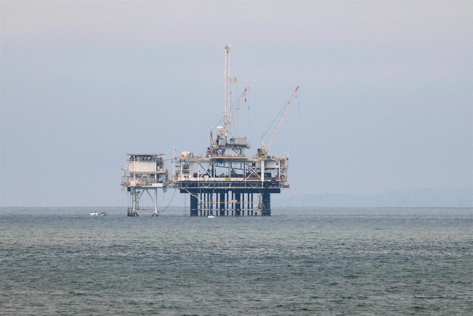 Ceny ropy pokračujú v poklese, karty miešajú Trumpove clá aj vyhlásenia skupiny OPEC+ Ceny ropy pokračujú v poklese, karty miešajú Trumpove clá aj vyhlásenia skupiny OPEC+