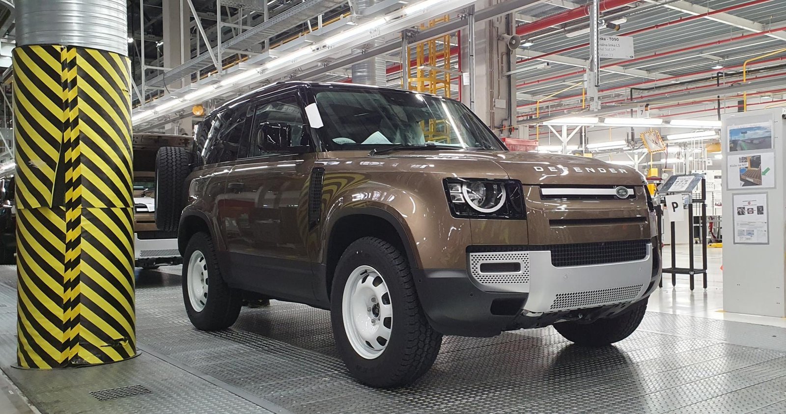 Trumpove clá zasiahnu nitriansky Jaguar viac ako Volkswagen v Bratislave. Dôvodom je jeden konkrétny model Trumpove clá zasiahnu nitriansky Jaguar viac ako Volkswagen v Bratislave. Dôvodom je jeden konkrétny model
