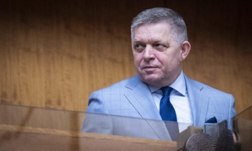 Transakčná daň je nezrušiteľná, vyhlásil Fico. Viní z nej opozíciu, ďalšiu konsolidáciu ohlásia koncom apríla Transakčná daň je nezrušiteľná, vyhlásil Fico. Viní z nej opozíciu, ďalšiu konsolidáciu ohlásia koncom apríla