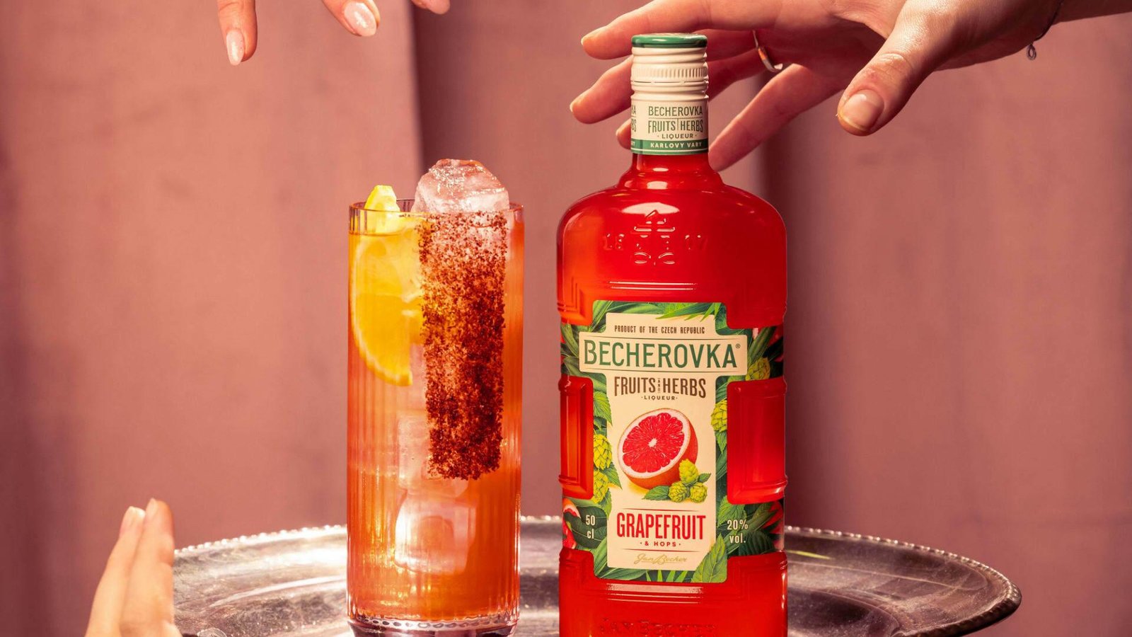 Grapefruit & Hops – Becherovka rozširuje ponuku likérov o novinku s príchuťou grepu a chmeľu Grapefruit & Hops – Becherovka rozširuje ponuku likérov o novinku s príchuťou grepu a chmeľu