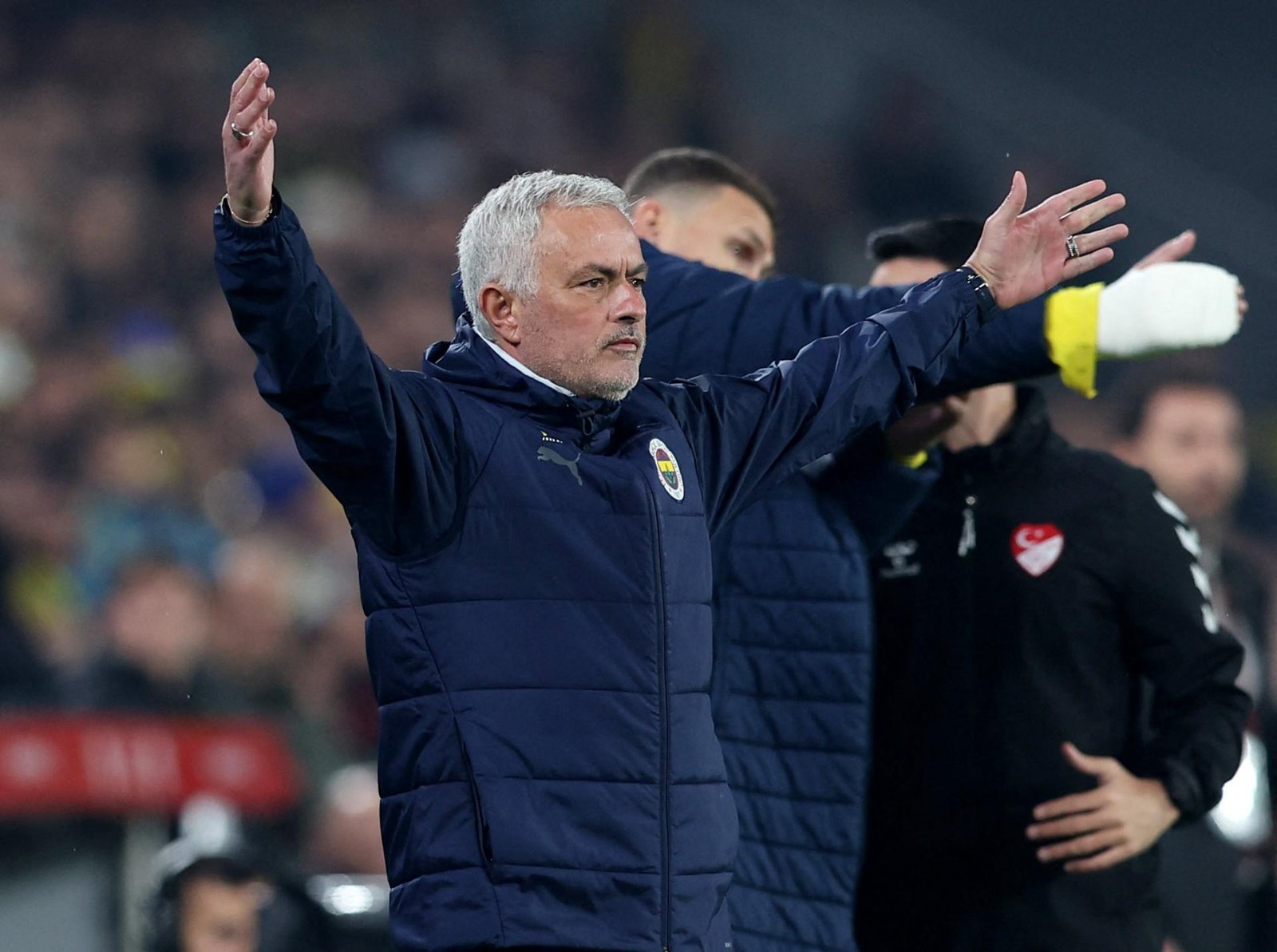 Mourinho sa postaral o škandál. Po derby napadol trénera Galatasarayu, hrozí mu ďalší trest Mourinho sa postaral o škandál. Po derby napadol trénera Galatasarayu, hrozí mu ďalší trest
