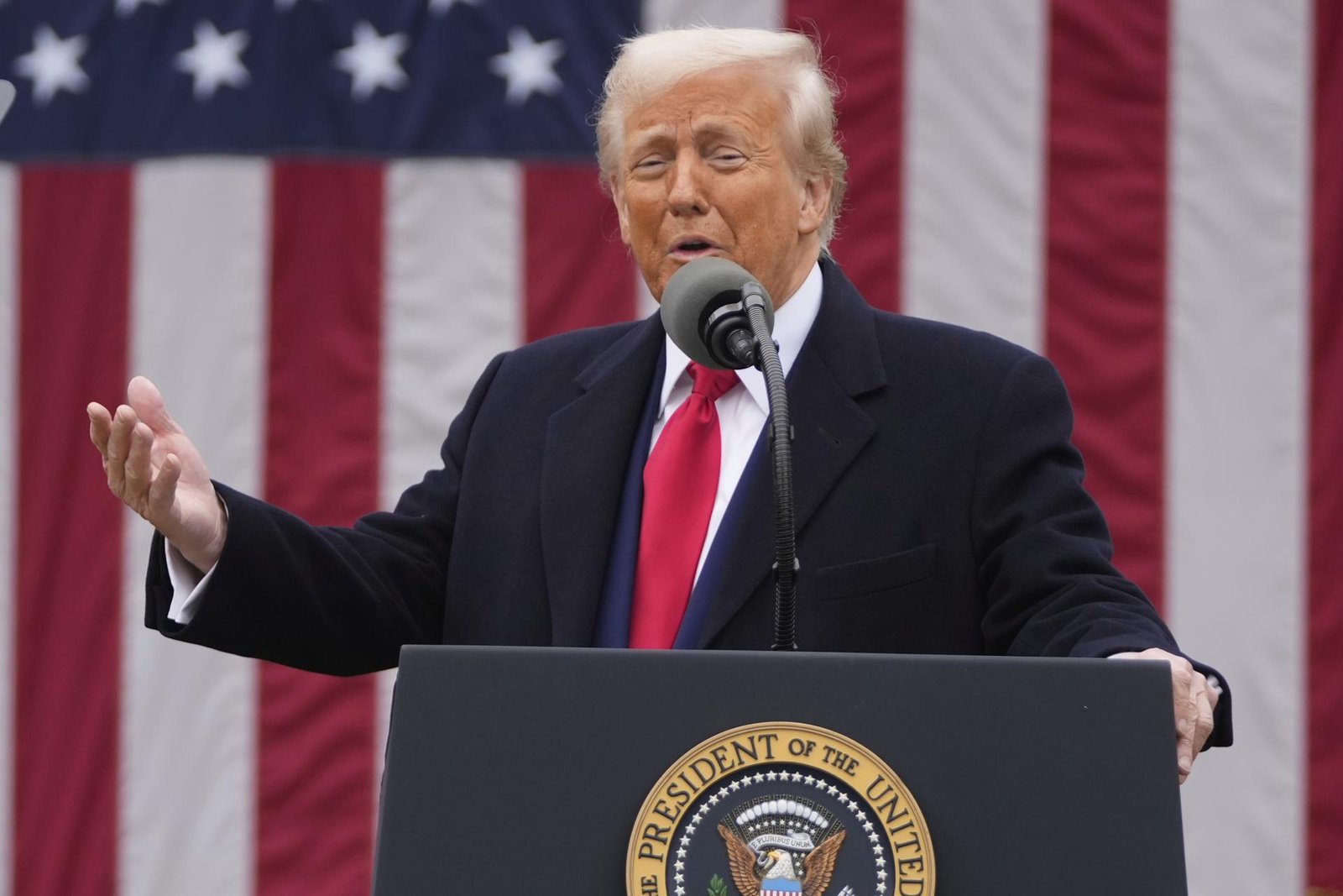 Trump musí zaplatiť pokutu britskej firme, ktorú žaloval za kompromitujú údaje Trump musí zaplatiť pokutu britskej firme, ktorú žaloval za kompromitujú údaje