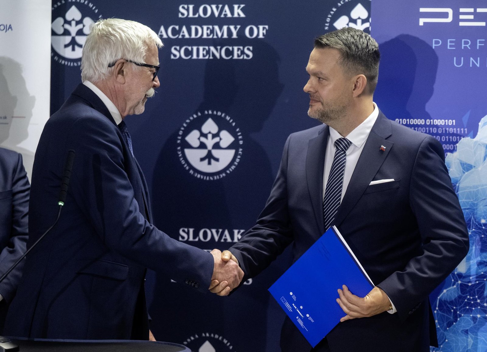 Slovensku hrozilo, že príde o financie na projekt superpočítača Perun, tvrdí Migaľ