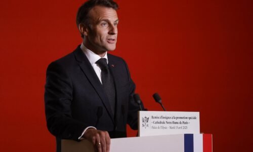 Macron pred rokovaním s predstaviteľmi USA o Ukrajine telefonoval so Zelenským