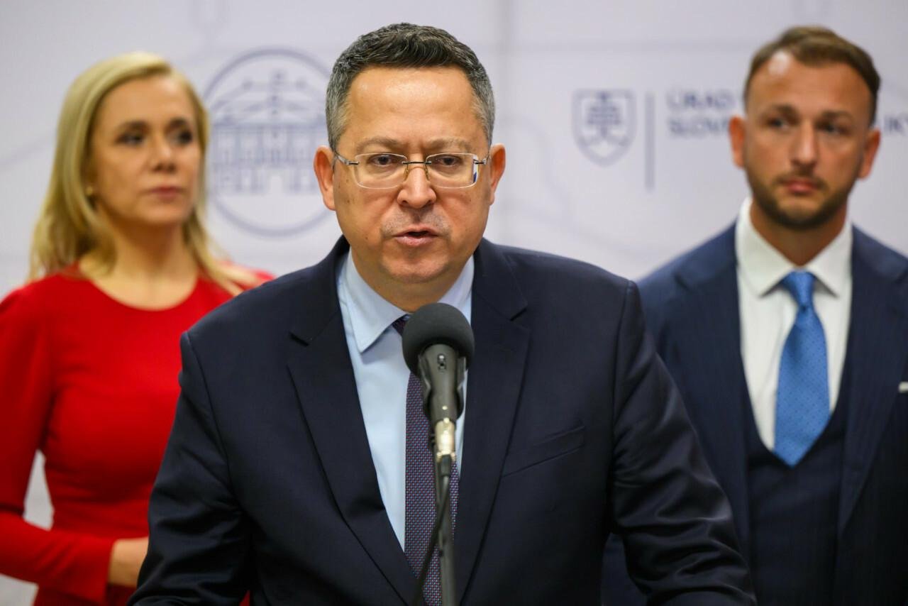 Transakčná daň ako kladivo na samosprávy. Kým malé podniky zaplatia desiatky eur, mestá aj násobne viac