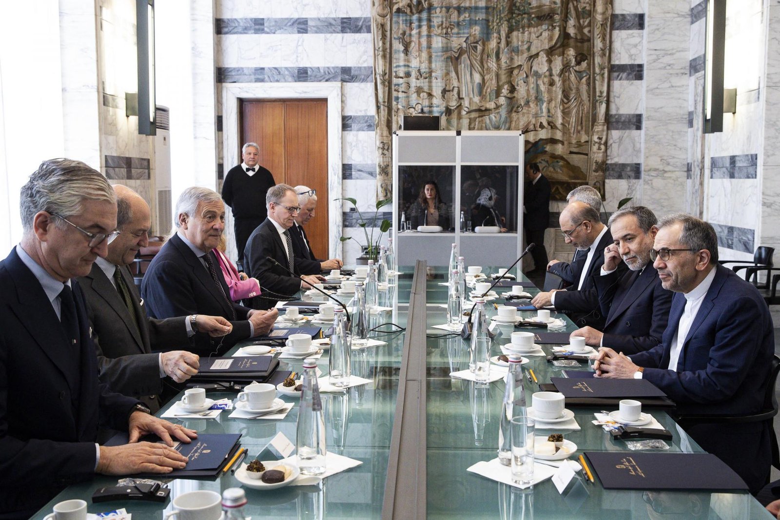 Irán ocenil konštruktívnu atmosféru rozhovoru o jadrovom programe, stretnutie s Američanmi trvalo štyri hodiny Irán ocenil konštruktívnu atmosféru rozhovoru o jadrovom programe, stretnutie s Američanmi trvalo štyri hodiny