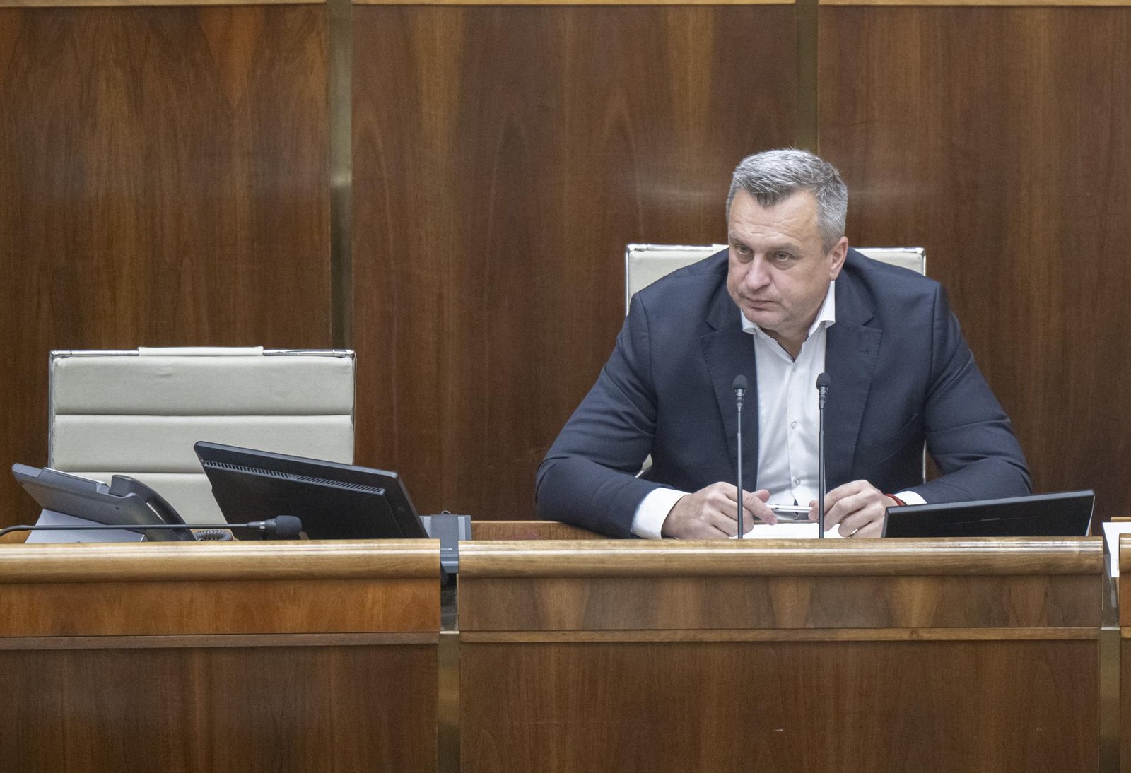 Uhne Danko nabok? SNS pri transakčnej dani pripúšťa kompromis, Erik Kaliňák vysiela varovný signál Uhne Danko nabok? SNS pri transakčnej dani pripúšťa kompromis, Erik Kaliňák vysiela varovný signál