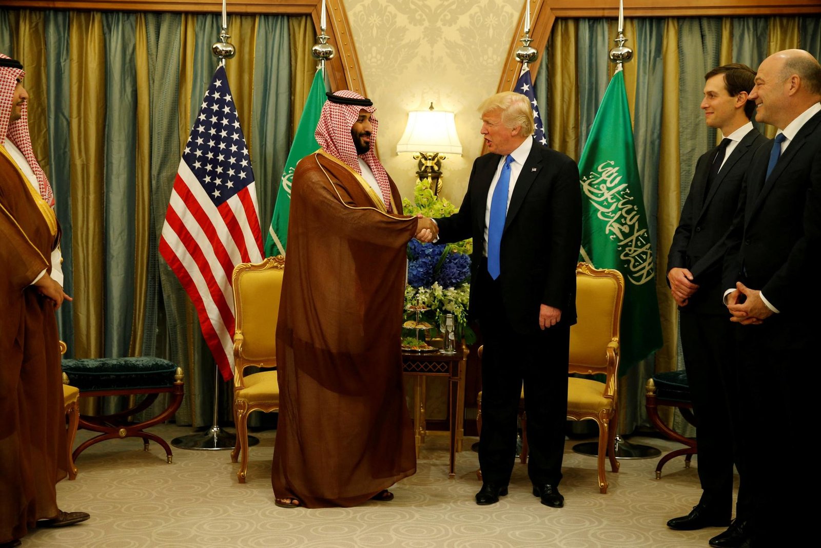 Trump sa chystá ponúknuť Saudskej Arábii dodávky zbraní za 100 milárd dolárov Trump sa chystá ponúknuť Saudskej Arábii dodávky zbraní za 100 milárd dolárov