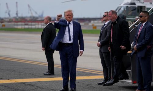 Trump na pohrebe pápeža Františka porušil vopred predpísaný dresscode