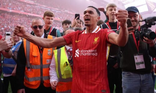Víťazom anglickej Premier League sa stal Liverpool, vo finále rozdrtil Tottenham 5:1