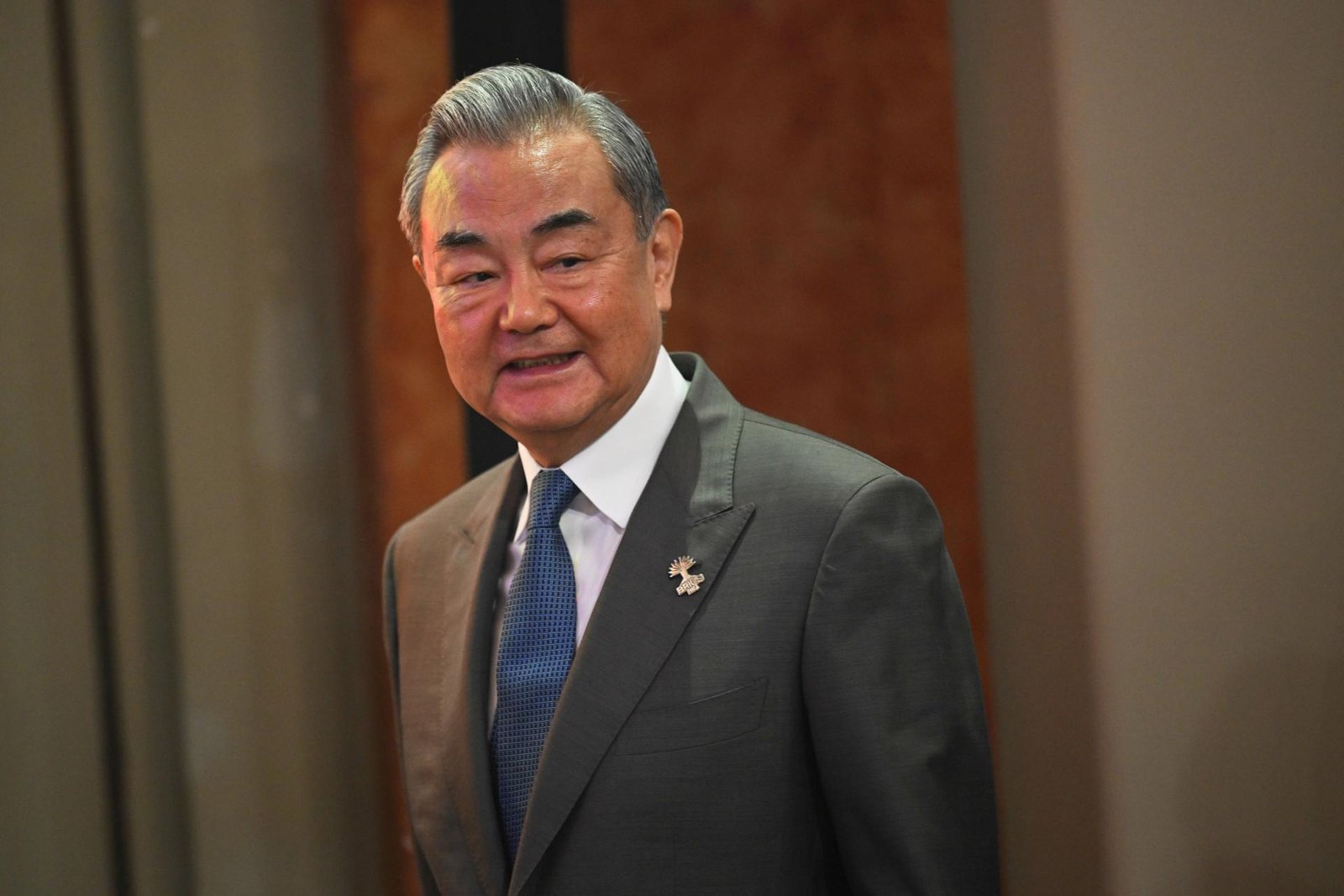 Peking neustúpi, ak sa Washington rozhodne pokračovať v colnej vojne, tvrdí čínsky premiér Wang I Peking neustúpi, ak sa Washington rozhodne pokračovať v colnej vojne, tvrdí čínsky premiér Wang I
