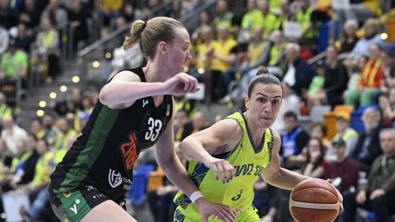 Neporazitelné. Basketbalistky USK slaví 15. titul v řadě. Triumfem se rozloučila trenérka Hejková Neporazitelné. Basketbalistky USK slaví 15. titul v řadě. Triumfem se rozloučila trenérka Hejková