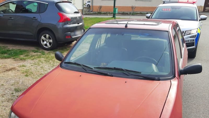 Policisté na Hodonínsku v šoku: Auto jezdilo bez technické 11 let, řidič měl nečekanou výmluvu Policisté na Hodonínsku v šoku: Auto jezdilo bez technické 11 let, řidič měl nečekanou výmluvu