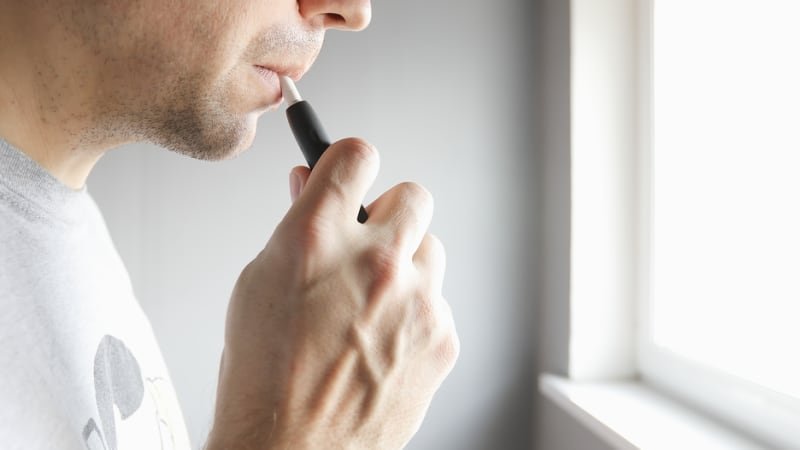 Motol varuje rodiče: Deset kojenců snědlo ostré plíšky z e-cigaret. Tři museli akutně na sál Motol varuje rodiče: Deset kojenců snědlo ostré plíšky z e-cigaret. Tři museli akutně na sál