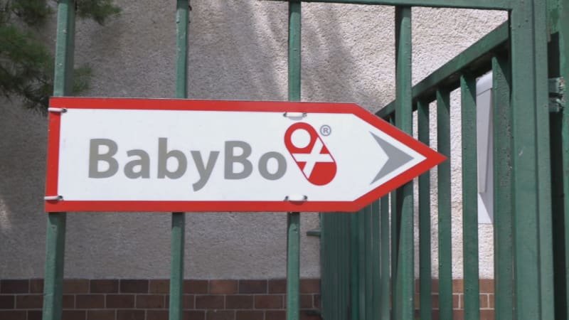 V náchodské nemocnici našli odloženého novorozence. Jméno dostal po výrobci babyboxů v Česku V náchodské nemocnici našli odloženého novorozence. Jméno dostal po výrobci babyboxů v Česku