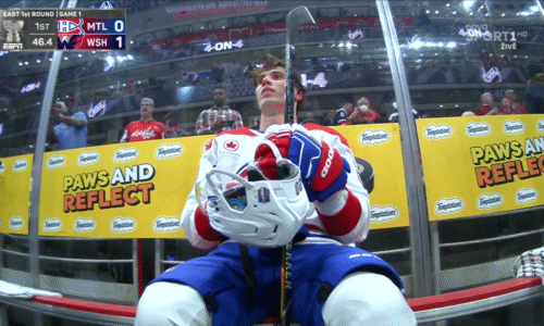 Slováci v NHL Juraj Slafkovský ukázal tvrdosť. Napriek prehre odohral solídny zápas