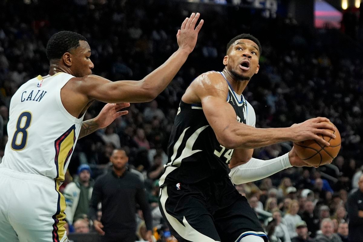 VIDEO Antetokounmpo potiahol Milwaukee k ďalšiemu víťazstvu. Indiana si poradila s Clevelandom