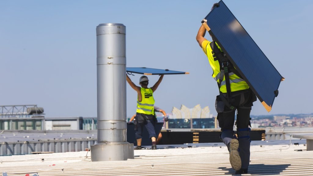 Komisia ponúka 600 miliónov eur pre energoprojekty. V hre je päť zo Slovenska Komisia ponúka 600 miliónov eur pre energoprojekty. V hre je päť zo Slovenska