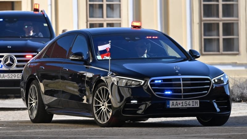 Sirény kvůli účesu? Pellegriniho cesta k holiči naštvala sídliště. Místní se obávali, že hoří Sirény kvůli účesu? Pellegriniho cesta k holiči naštvala sídliště. Místní se obávali, že hoří