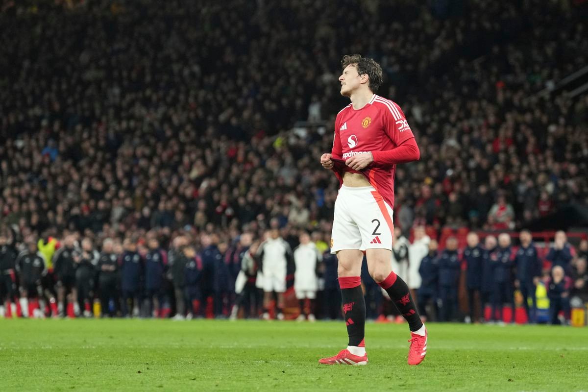 Obranca Manchestru United zmizol počas odvety. Jeho syn utrpel vážny úraz