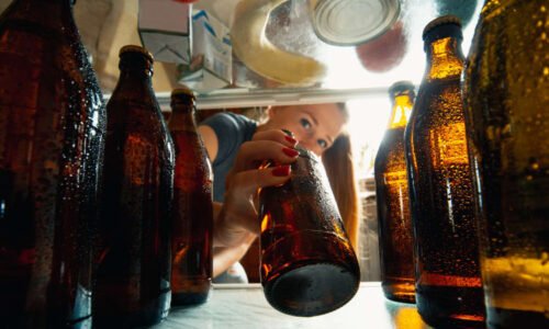Alkohol je jed a zkratka k rakovině. Omezte jeho dostupnost, vyzvali experti Fialovu vládu