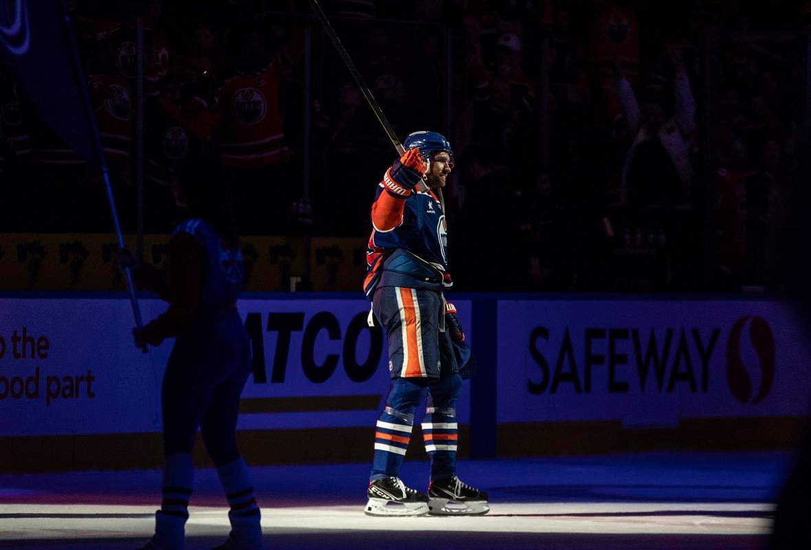 Edmonton vstúpi do play-off s najlepším strelcom. Vypadol obranca Mattias Ekholm