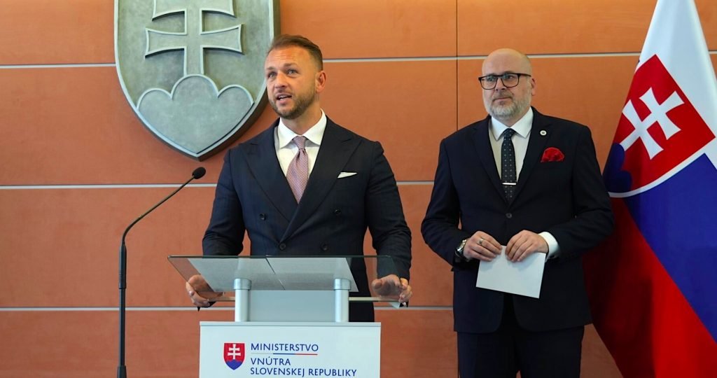 VIDEO: Všetky prípady zneužívania polície budú vyšetrené, sľubuje šéf rezortu vnútra Šutaj Eštok VIDEO: Všetky prípady zneužívania polície budú vyšetrené, sľubuje šéf rezortu vnútra Šutaj Eštok