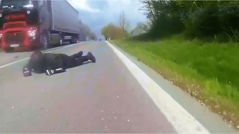 Odstrašující záběry: Motorkář se na Slovensku srazil se srnou. Přežil jen zázrakem Odstrašující záběry: Motorkář se na Slovensku srazil se srnou. Přežil jen zázrakem